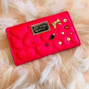 🚨 Betsy Johnson pink wallet 🚨